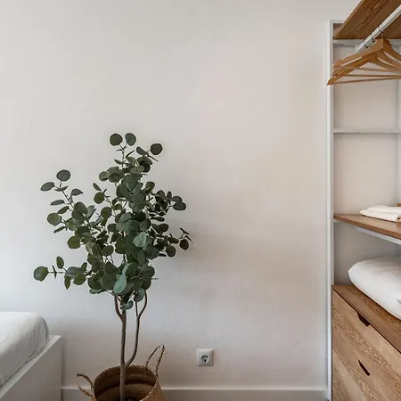 Townhouse - 3 Bedroom House In Center *