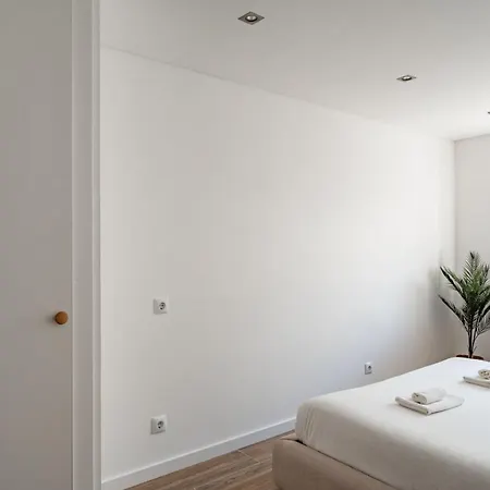 Дом отдыха Townhouse - 3 Bedroom House In Center Сесимбра