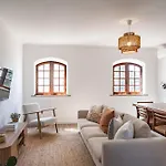 Townhouse - 3 Bedroom House In Center Sesimbra