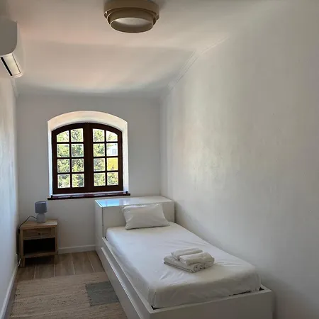 Townhouse - 3 Bedroom House In Center * Sesimbra
