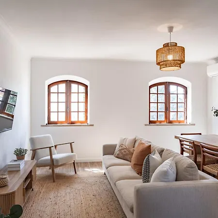 Townhouse - 3 Bedroom House In Center ססימברה