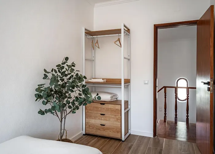 Дом отдыха Townhouse - 3 Bedroom House In Center *