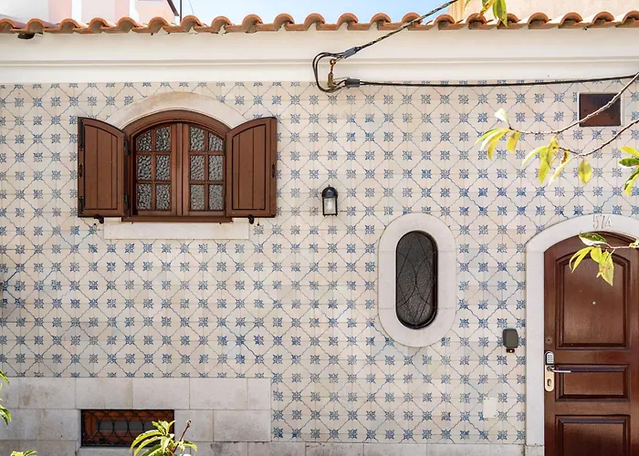 Townhouse - 3 Bedroom House In Center Дом отдыха Сесимбра