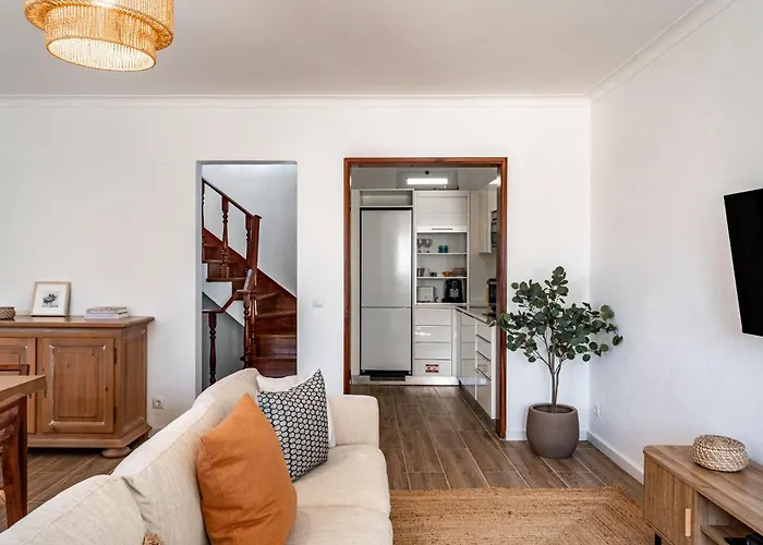 Дом отдыха Townhouse - 3 Bedroom House In Center