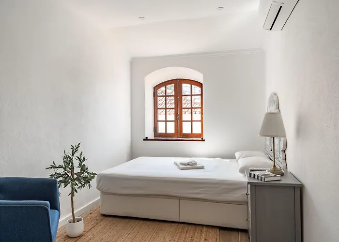 Дом отдыха Townhouse - 3 Bedroom House In Center *
