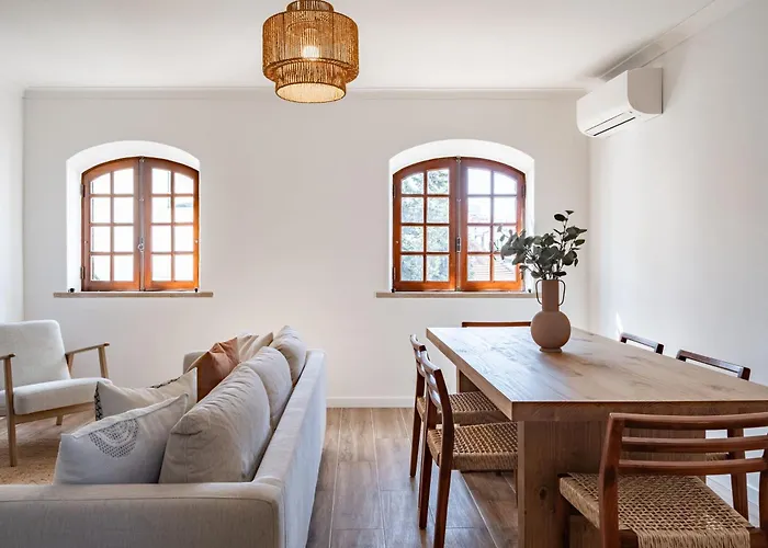 Дом отдыха Townhouse - 3 Bedroom House In Center *