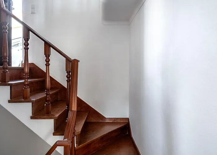 Townhouse - 3 Bedroom House In Center Дом отдыха Сесимбра