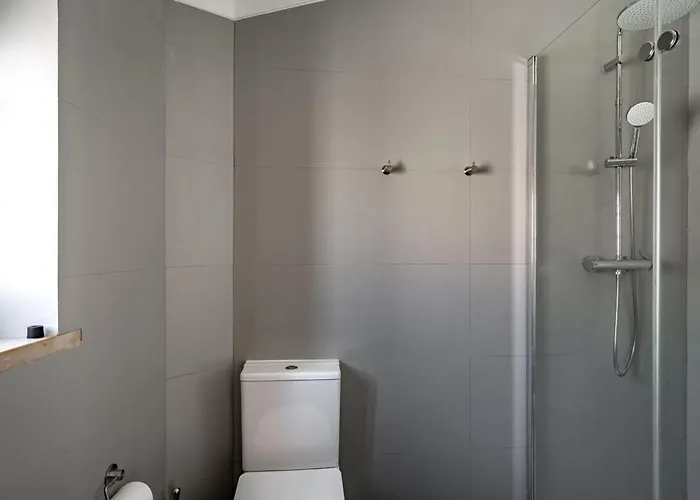 Дом отдыха Townhouse - 3 Bedroom House In Center Сесимбра